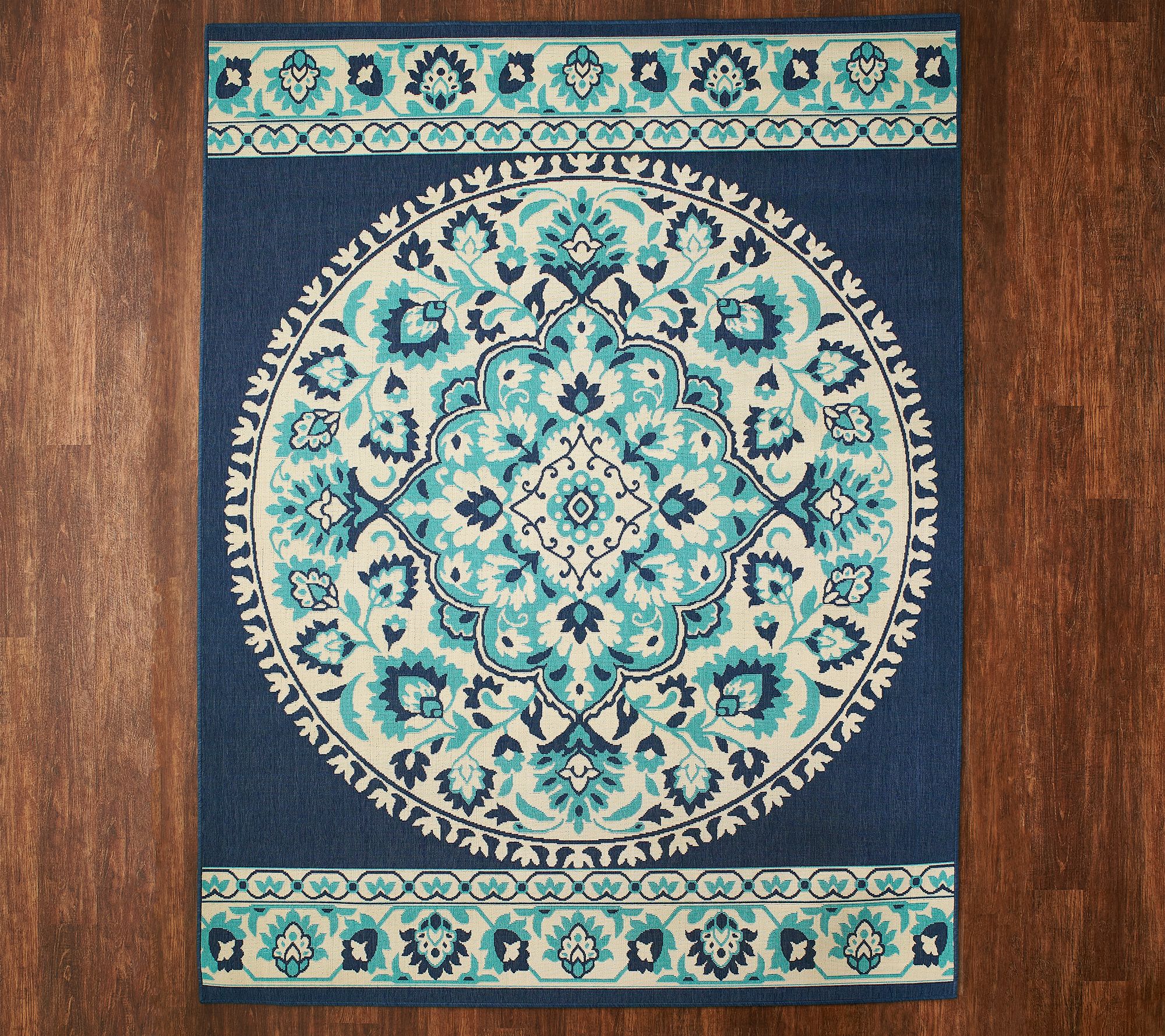 Veranda Living 7' x 10' Focal Medallion and Border In/ Outdoor Rug