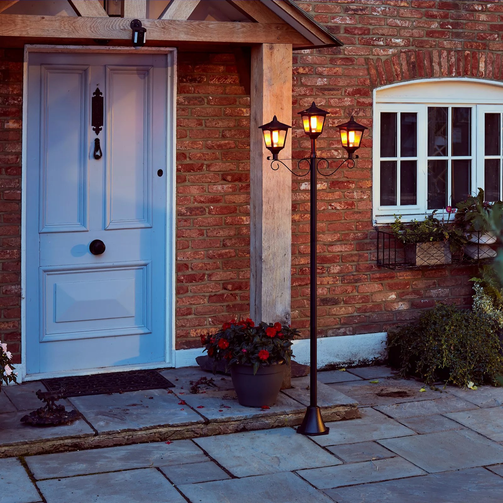 Luxform Flame Effect Three Headed Solar 1.8m Lamp Post QVC UK