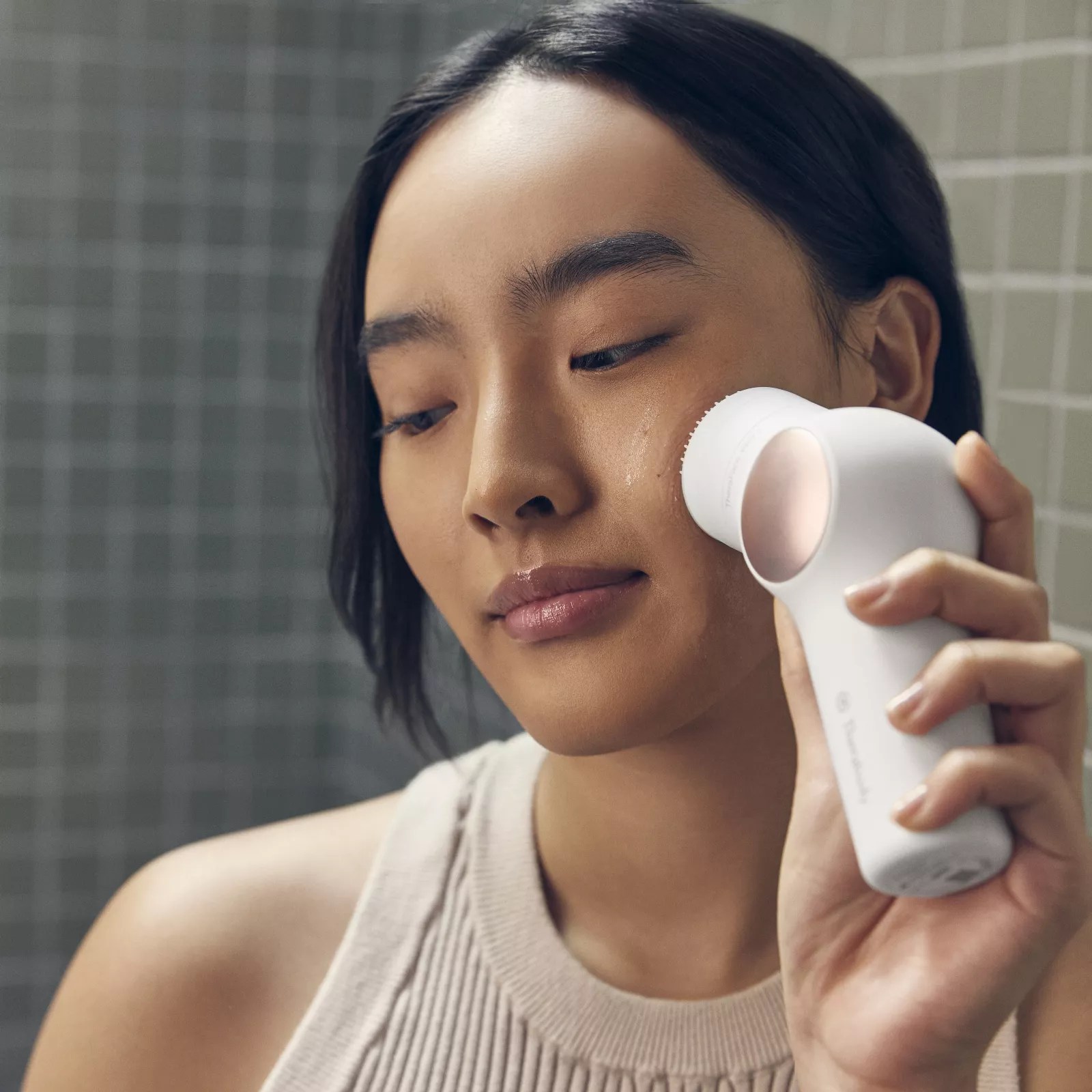 Theraface PRO 4 in 1 Anti Ageing Device with 100ml Gel QVC UK