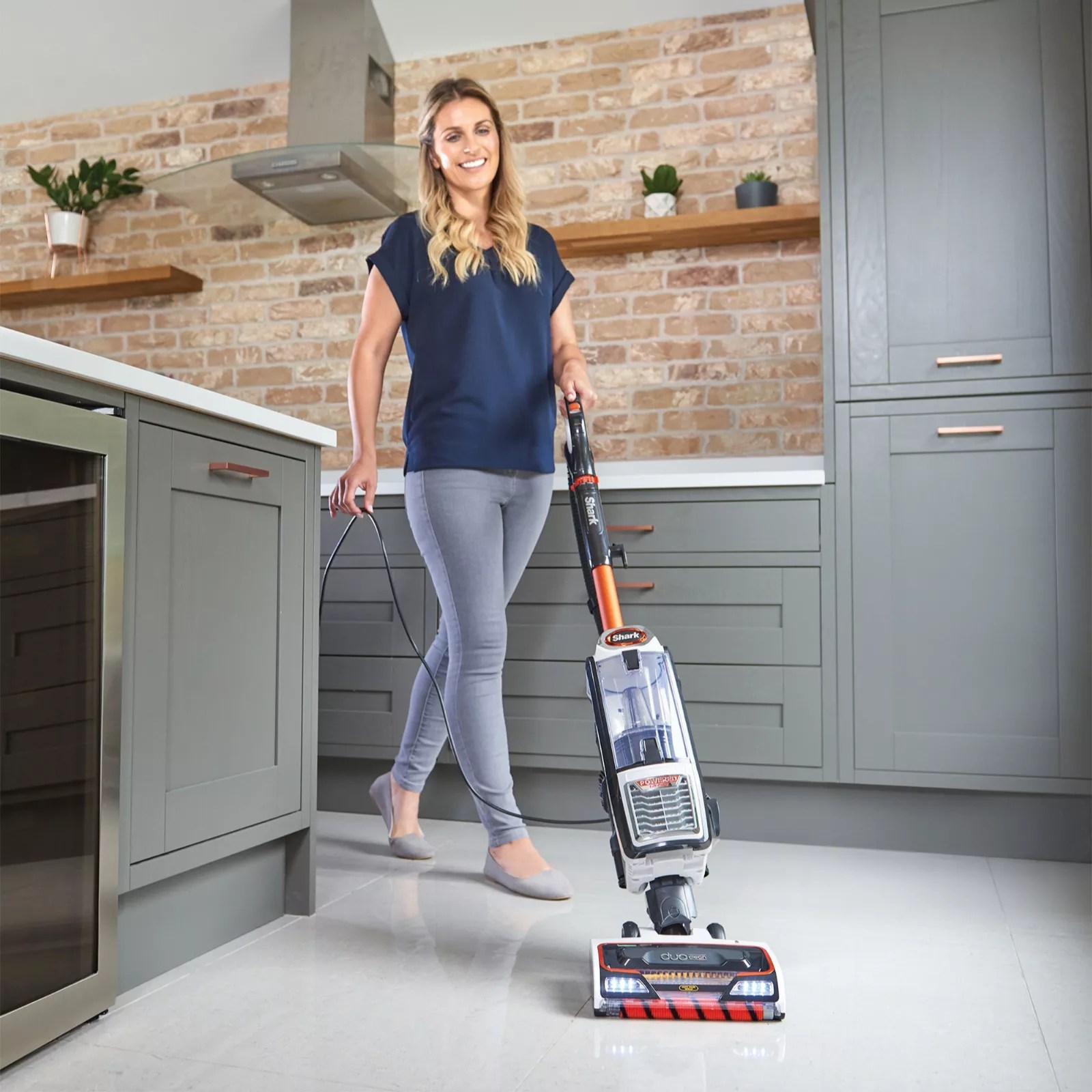 Shark NZ801UK Anti Hair Wrap Upright Vacuum w/ Powered Lift Away