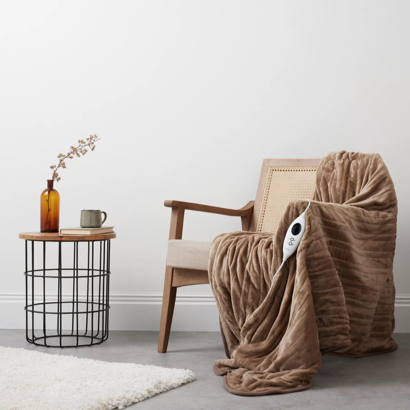 Cozee Home Faux Fur and Velvetsoft Heated Throw with 9 Heat Settings