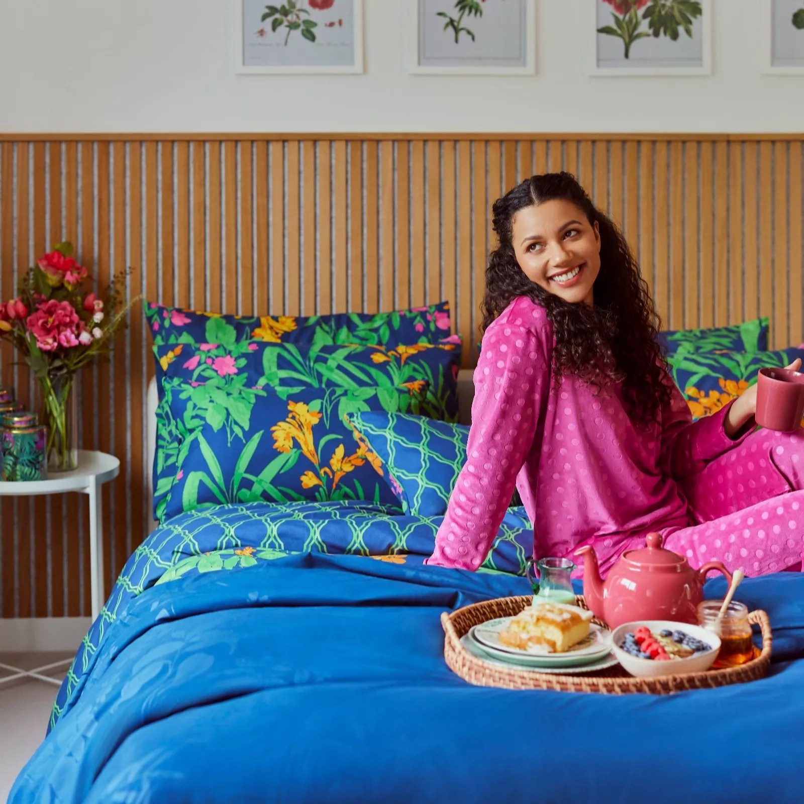 Outlet Cozee Home Bold Botanical Reversible Bedspread QVC UK