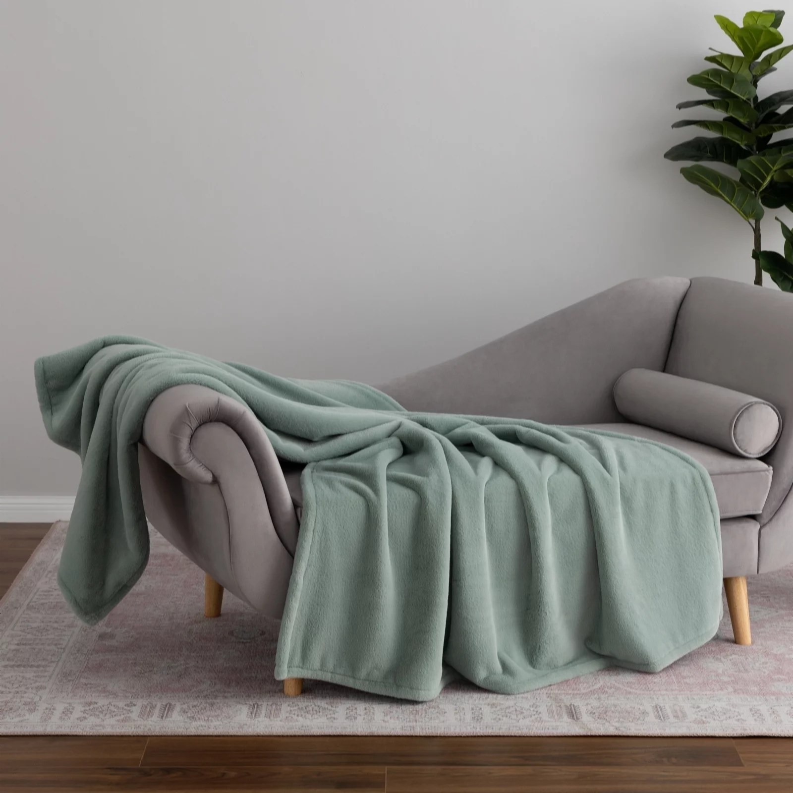 Outlet Cozee Home Limited Edition Glossy Faux Fur Throw QVC UK