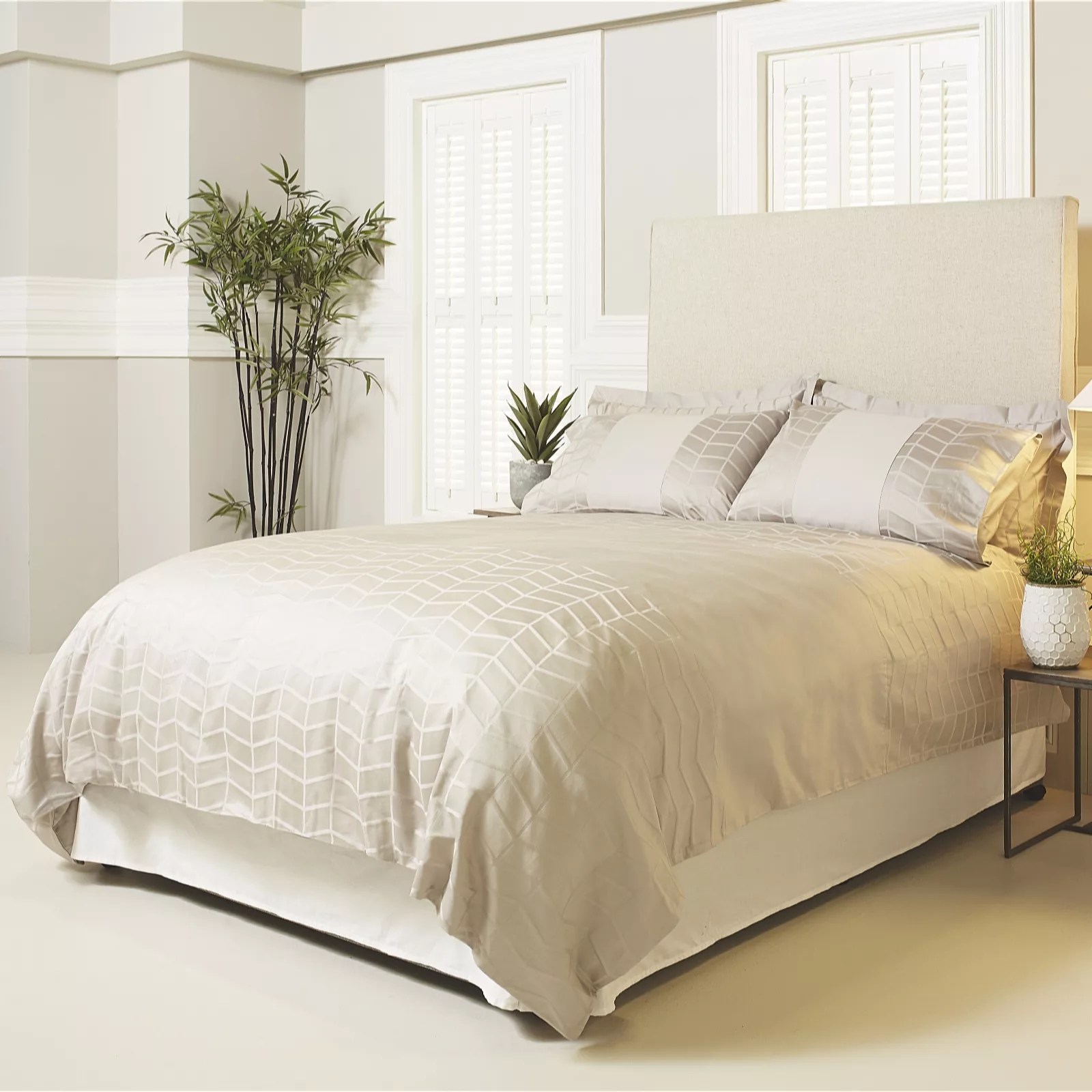 Outlet Kelly Hoppen 800TC 100 Cotton Geometric Jacquard 6 Piece Duvet