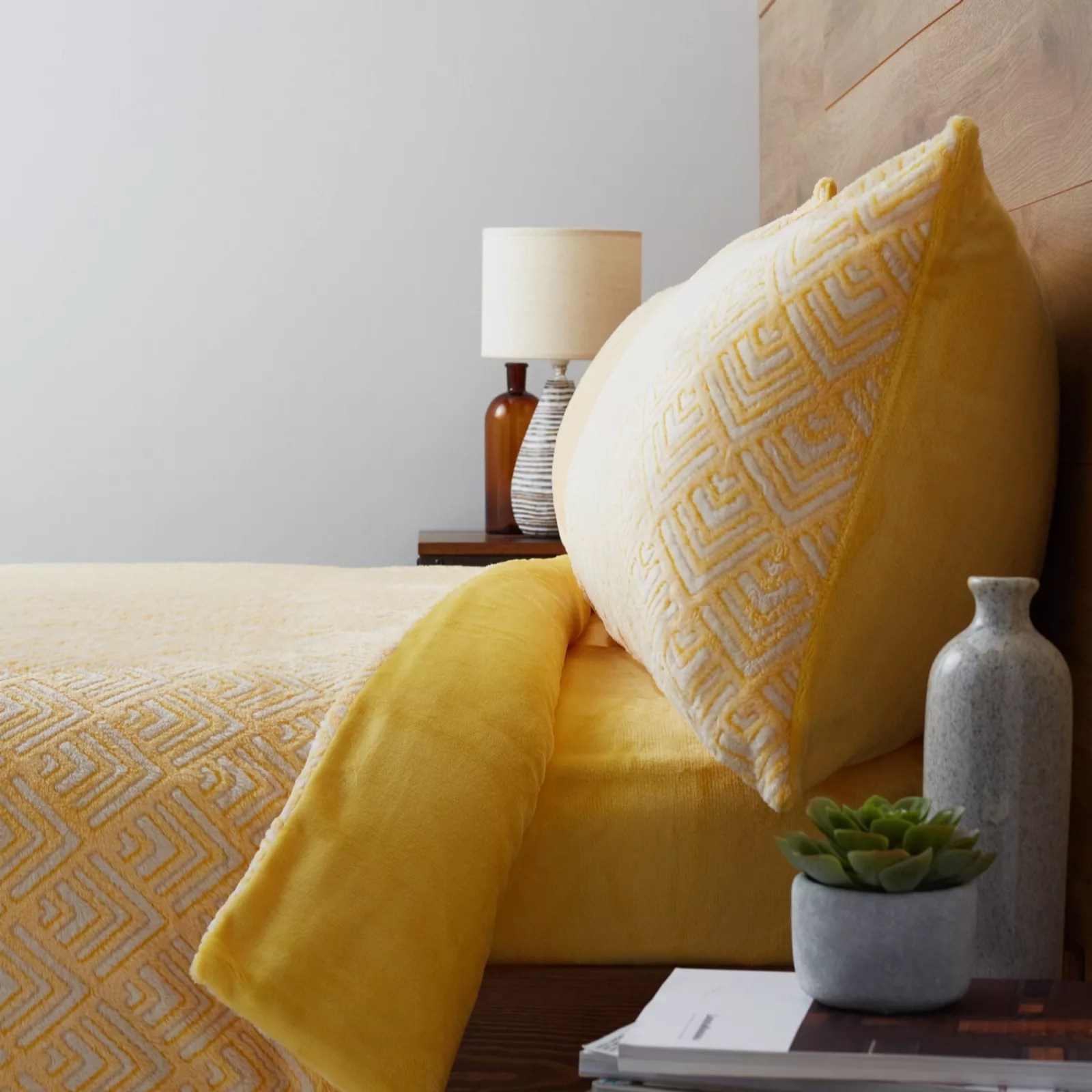 Cozee Home Deco Diamond Texture Velvetsoft 4 Piece Duvet Set QVC UK