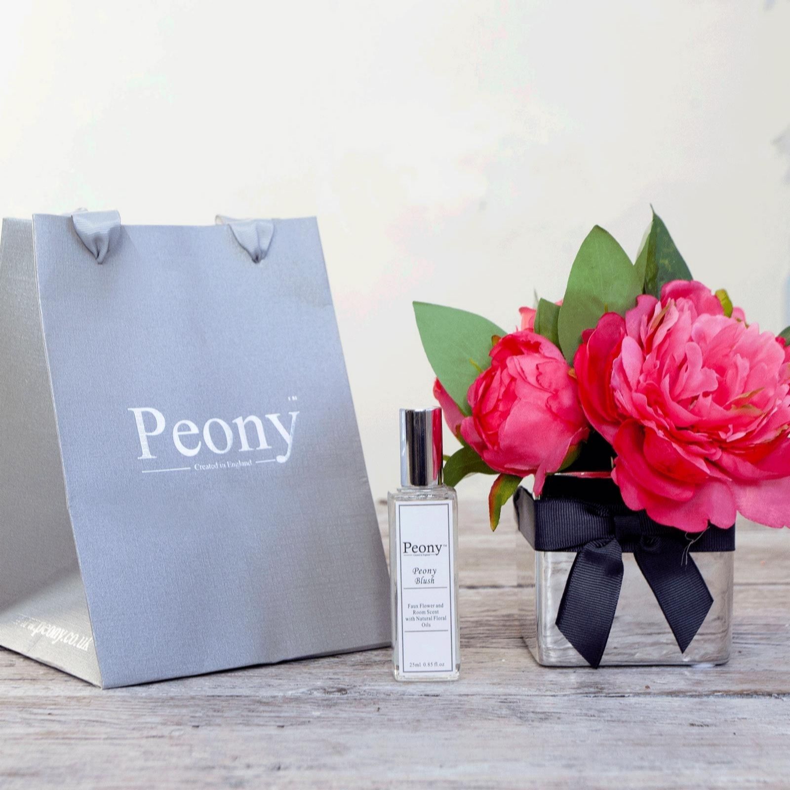 Outlet Peony Peonies in a Mirrored Cube 25ml Fresh Flower Fragrance