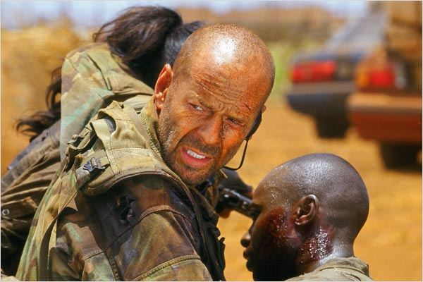 Tears of the Sun review (2003) Bruce Willis Qwipster's Movie Reviews