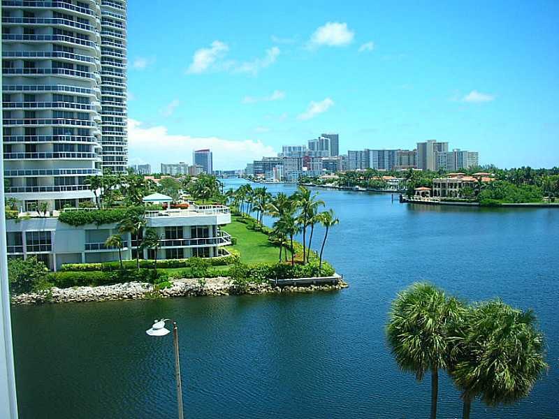 20515 E Country Club Dr, Aventura, FL 33180