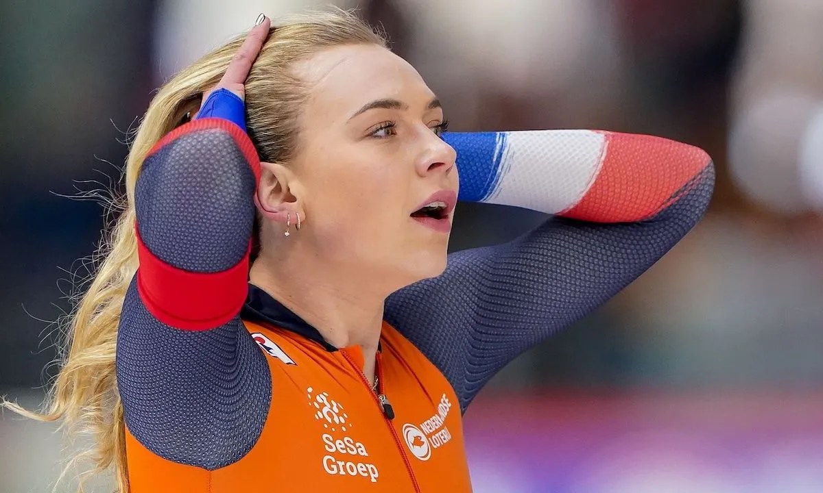 Schaatsster Joy Beune verrast fans en staat naakt in de Playboy