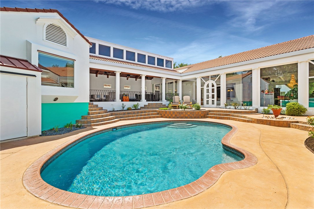 28 Club Estates Pkwy, The Hills, TX, 78738 MLS 9171443