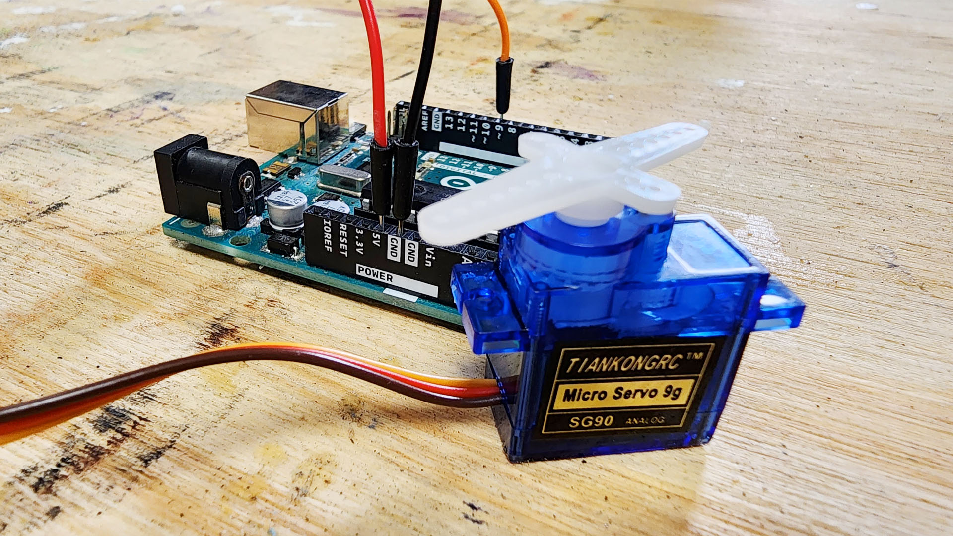 How to Control Servo Motors with Arduino & Code