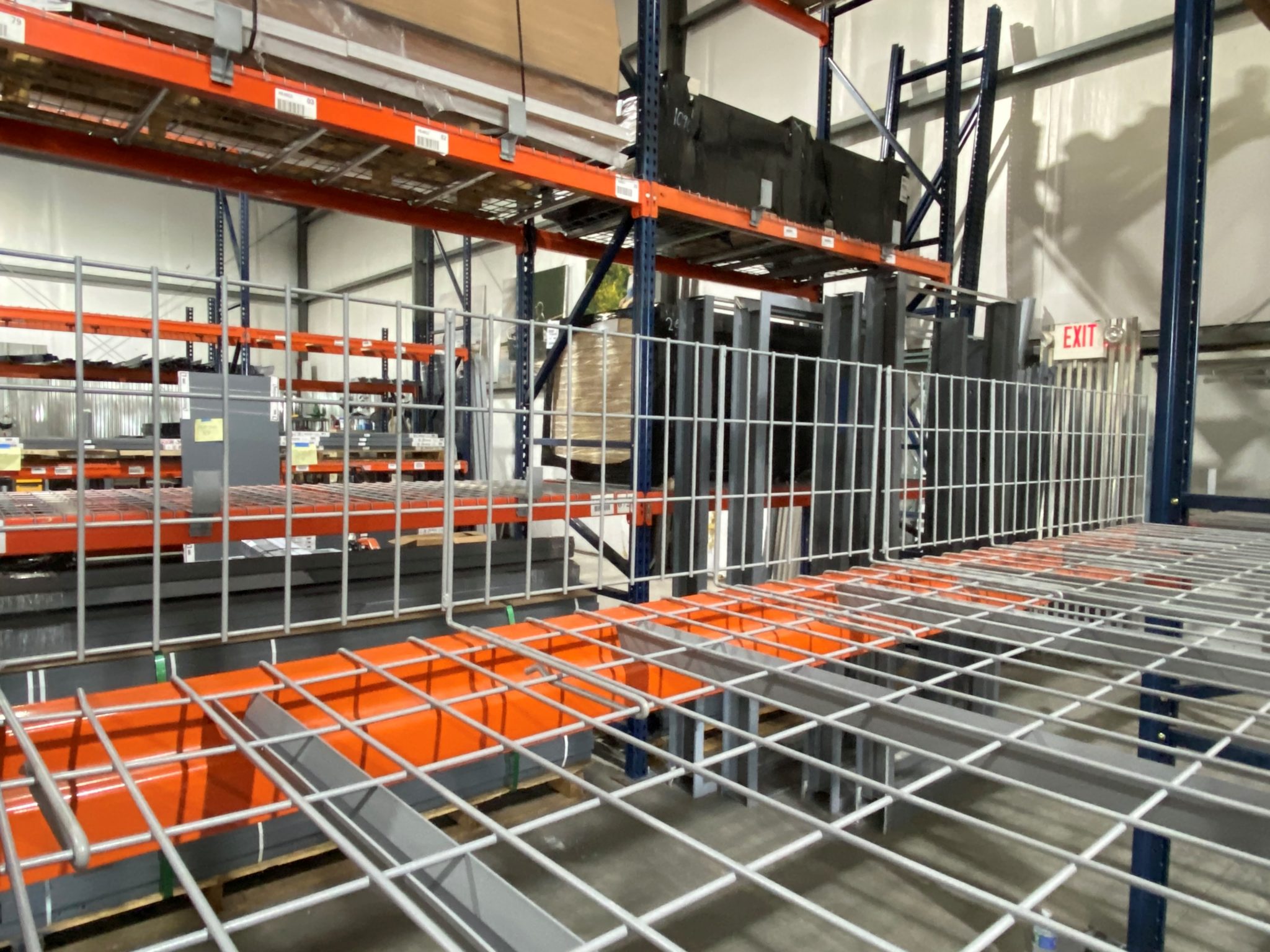 SnapIn Wire Backstops for Wire Decking Contain Boxes & Cartons