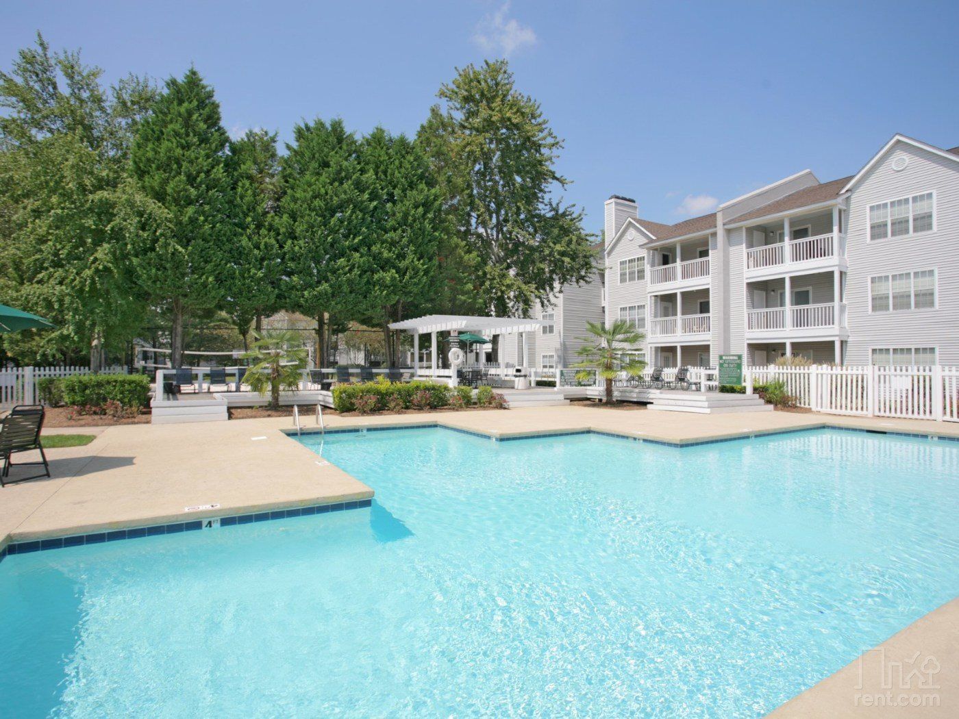 The RADCO Companies Acquires The Oak Pointe Apartments in Charlotte