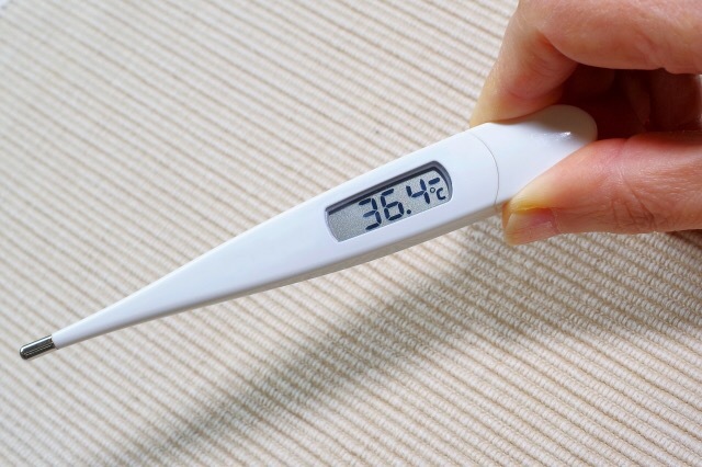 熱」が出ても元気そうな子とぐったりしてしまう子、違いは？ 親の注意点も解説（オトナンサー） - Yahoo!ニュース 体温の不思議。何のために熱は出るの？ | Radichubu-ラジチューブ-