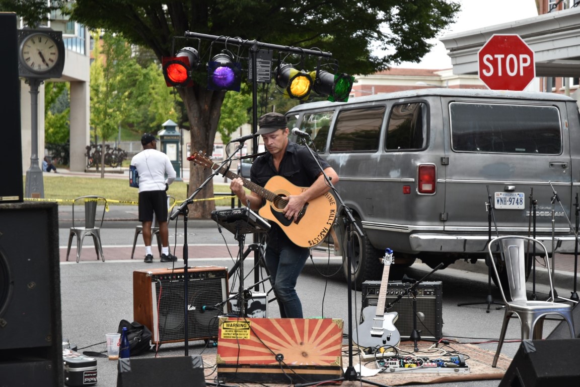 Radio Free Roanoke WROELP 95.7 FM WROELP 95.7 FM