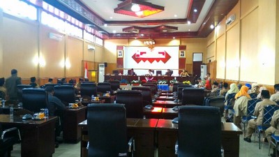 Dengan Berbagai Catatan, Lima Fraksi DPRD Solok Selatan Menerima Nota Pengantar RAPBD 2017 Solok Selatan