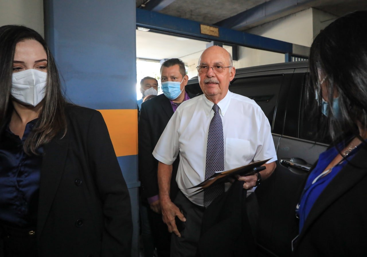 ¿Quién es Alfredo Cristiani y de qué está siendo acusado? Radio