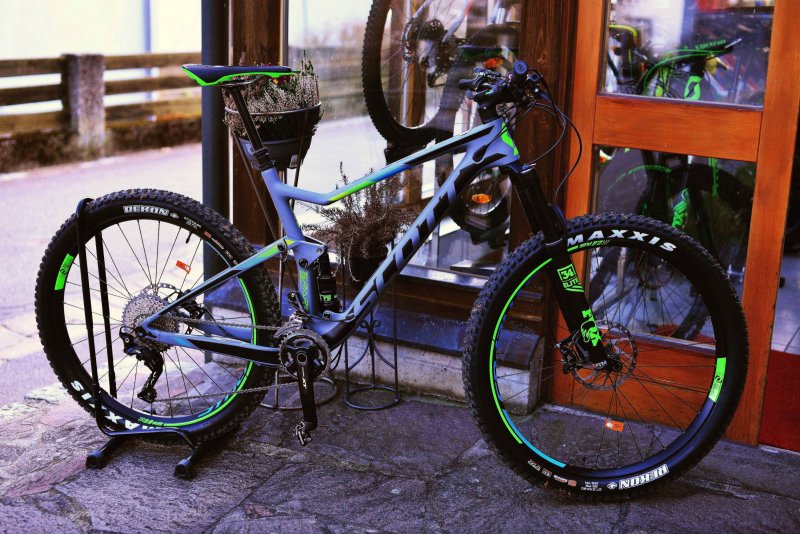 Radsport Neumüller Scott Spark 710 Plus, Größen S & L