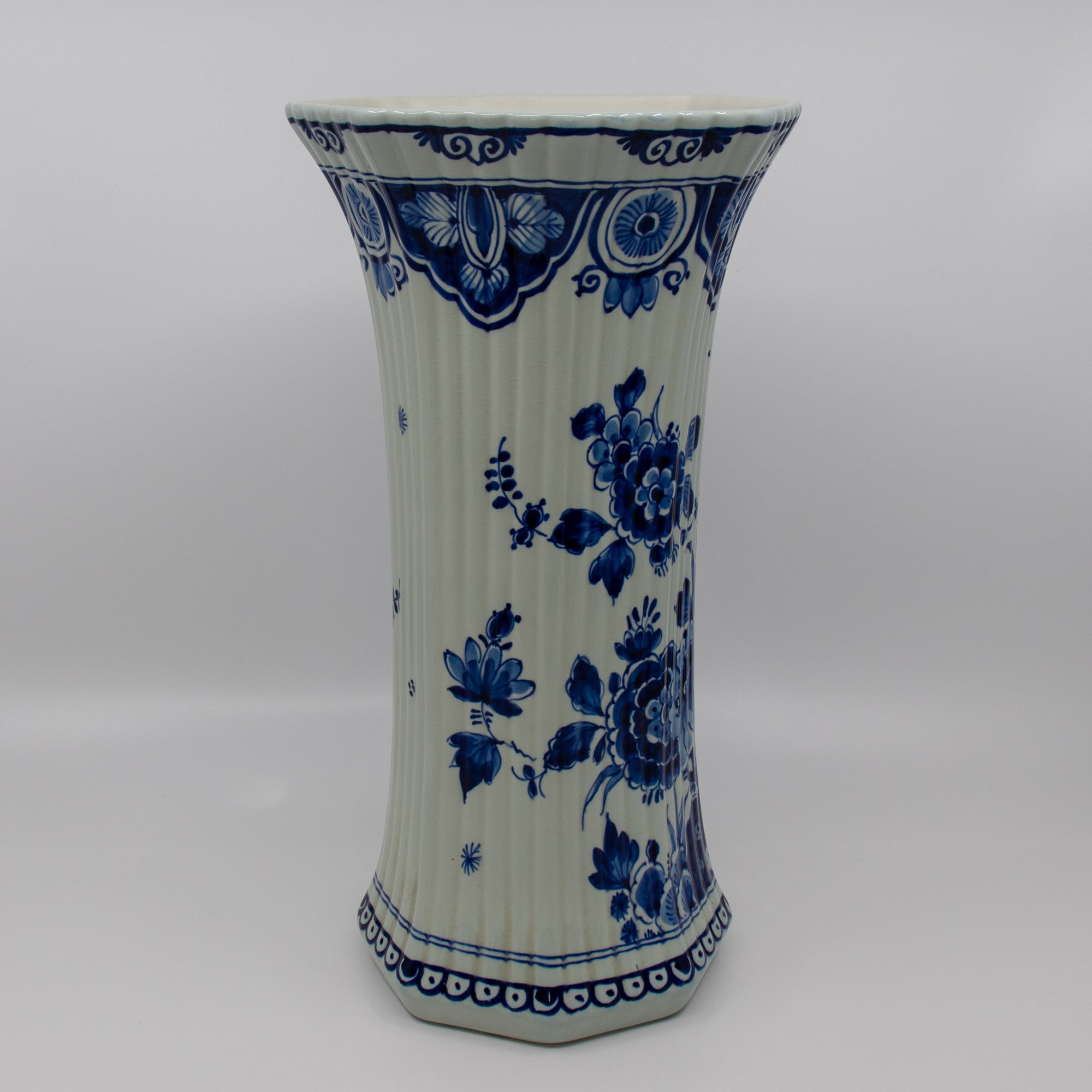 Delft blue vase, Pijnacker pottery, Porceleyne Bottle agrohort.ipb.ac.id