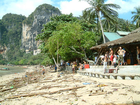 Pictuers Of The Tsunami Sea Surge Hitting Railay Thailand Krabi