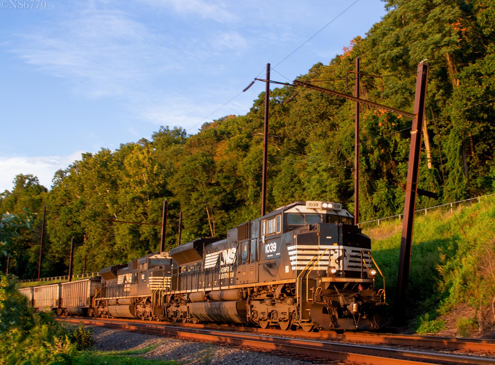 NS 1039 Norfolk Southern SD70ACe in Creswell, Pennsylva...