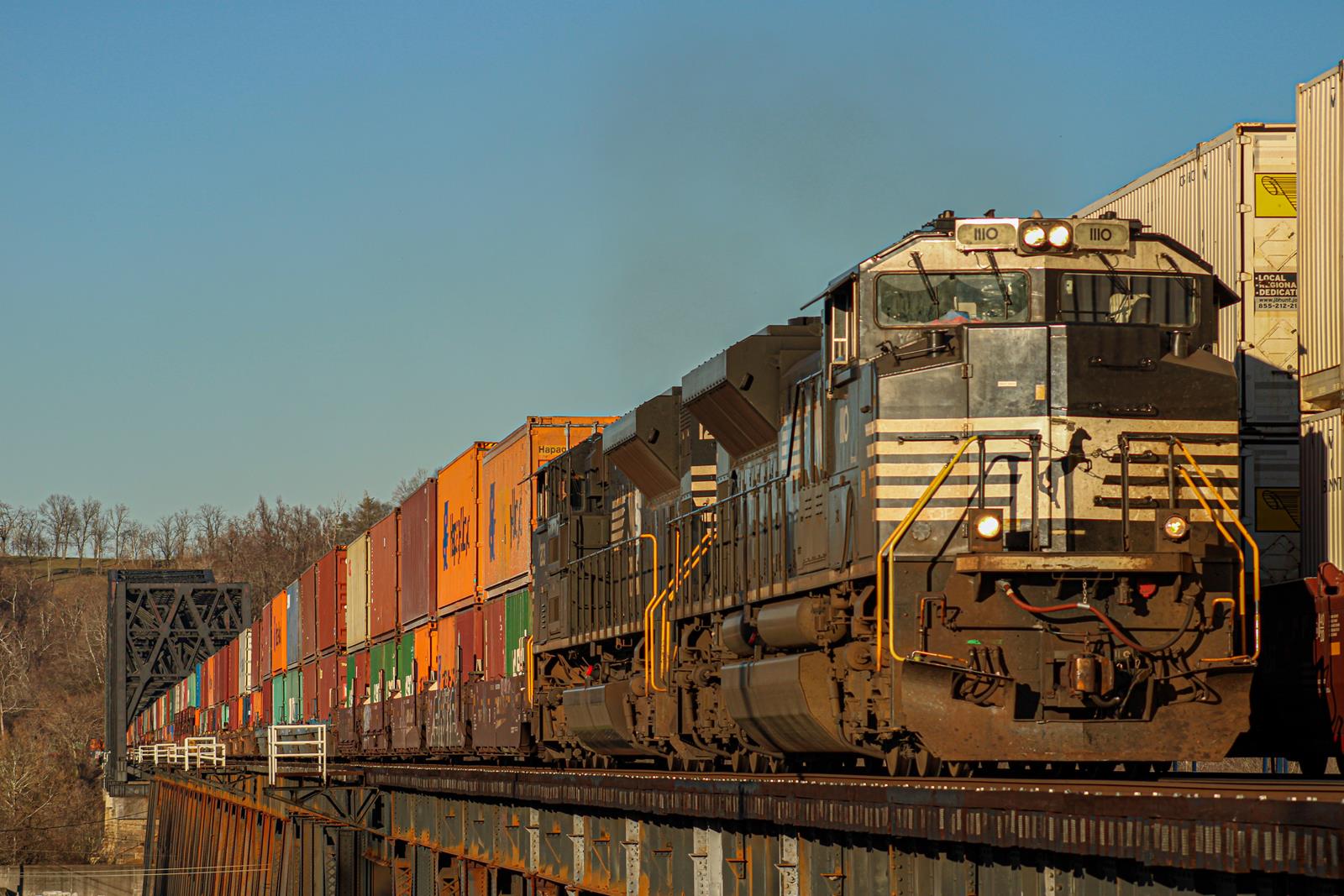 NS 1110 Norfolk Southern SD70ACe in Kenova, West Virgin...