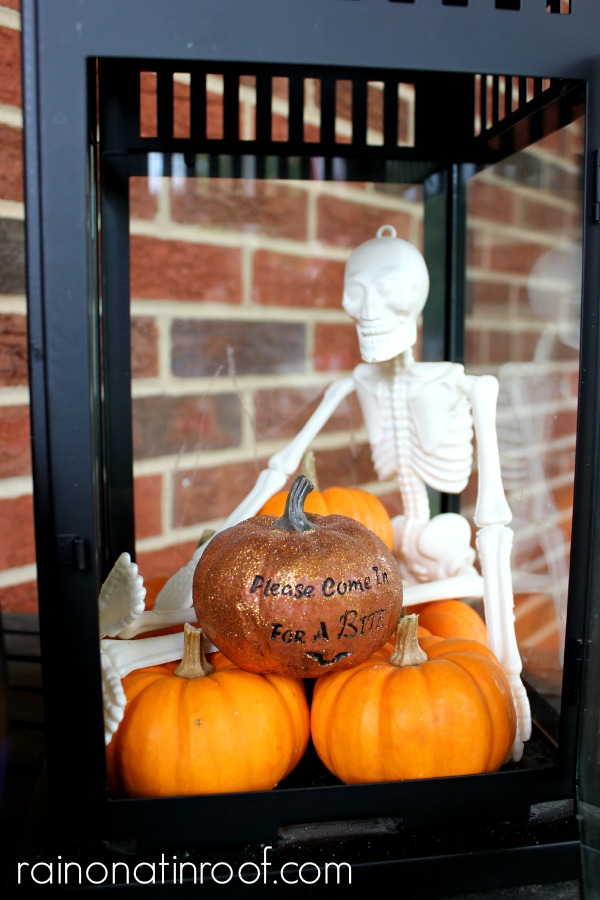 Fright-Tastic Halloween Home Tour {rainonatinroof.com} #halloween #hometour #diy