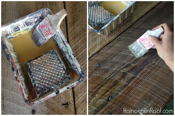 This is so cool - just add legs to an old barn door and you have an instant picnic table! How to Build a Picnic Table out of a Barn Door via RainonaTinRoof.com