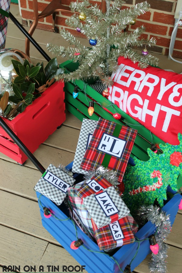 How to Make Wagons Out of Crates - Easy DIY project that kids will love to play with! Also works great to hold gifts during the holidays - doubles as holiday decor!