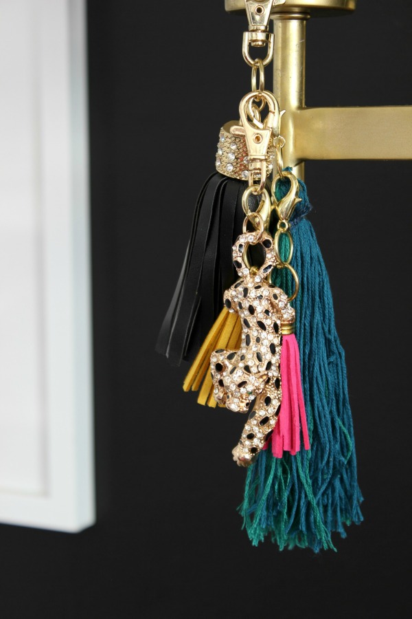 These are GORGEOUS! And I had no clue they were SO simple to make! How to Make Lamp Tassels in Five Minutes | Easy Crafts | Easy Home Decor Projects | DIY Home Accessories | DIY Tassels