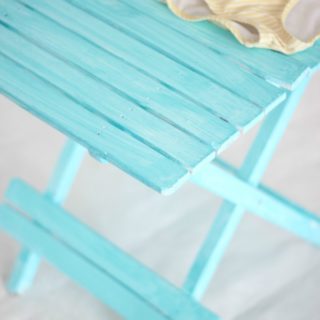 Oh my goodness! If you love the beachy washed out look in home decor, then you have to see this! It's so easy! How to Create a Beachy Colored Look with Paint | Beach Decorating | Nautical Decor | Ocean Living | Beach Living | Aqua | Furniture Makeover