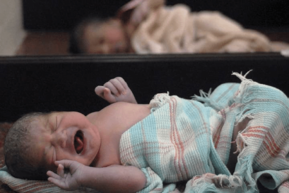 Unik! Bayi Kembar Diberi Nama Corona & Covid Raja Lepak