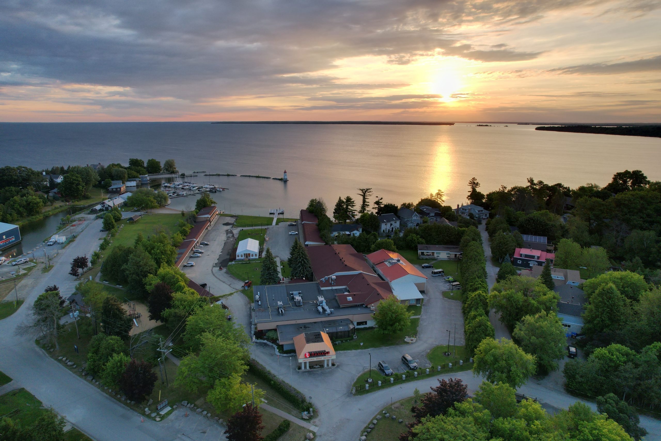 Ramada by Wyndham Jacksons Point Best Lake Simcoe Resort, Hotel and Spa