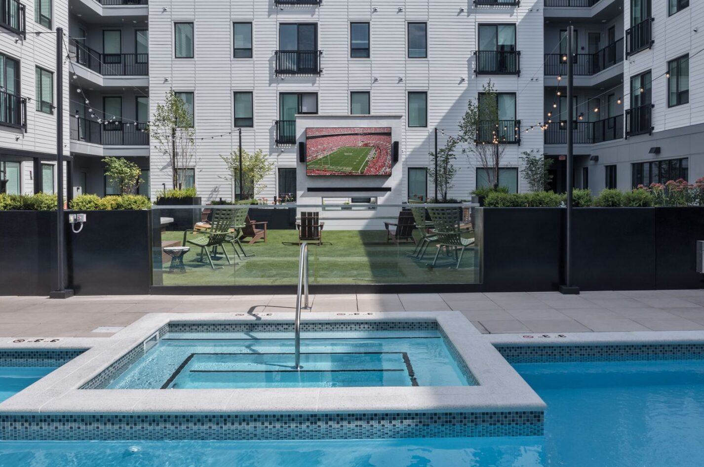 Top 5 Pool Decks at Apartments Near Ohio State University Rambler