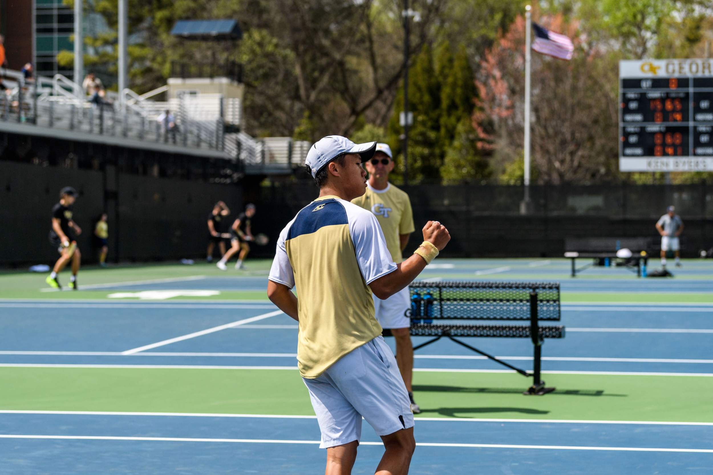 Men’s Tennis Tech Yellow Jackets