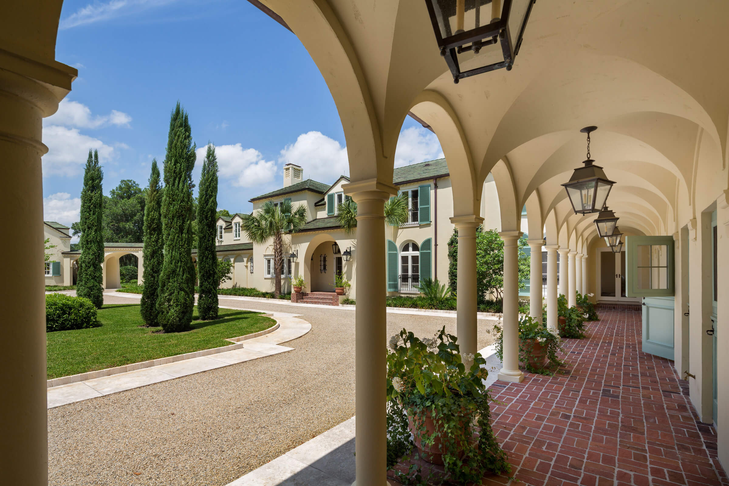 Residence in Mountain Lake Estates RAMSA Houses