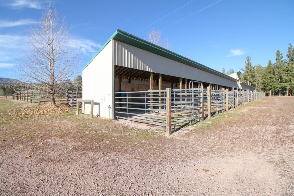 Montana Ranch Properties 025_Outdoor Stables