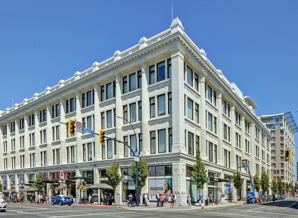 1 Bedroom + Den at the Hudson! Randall North Property Management