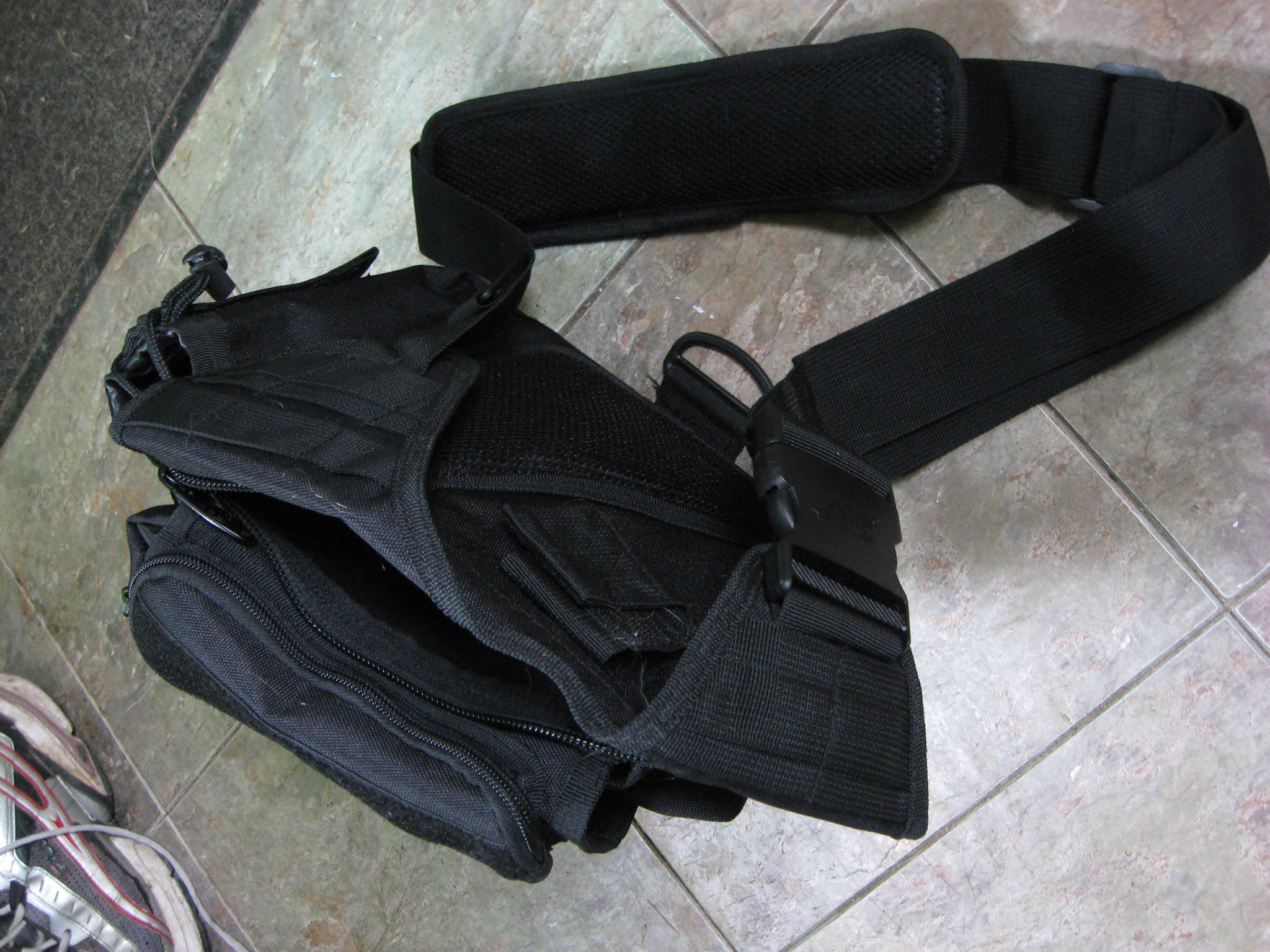 Leapers UTG Multifunctional Tactical Messenger Bag Review Random