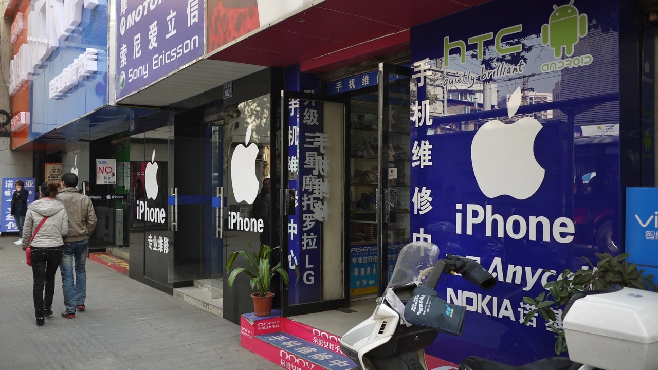 Many Fake Apple Stores in Wuhan, China