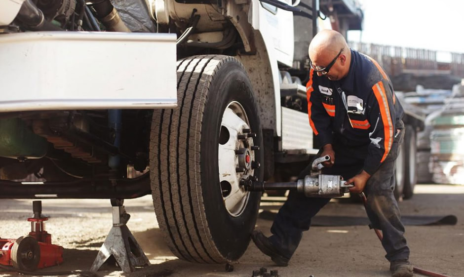 Semi Truck Roadside Service & Assistance in Monteagle, TN