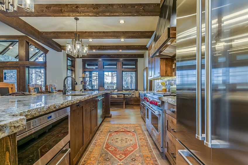 What are the Pros and Cons of a Galley Kitchen? RangeCraft Range Hoods