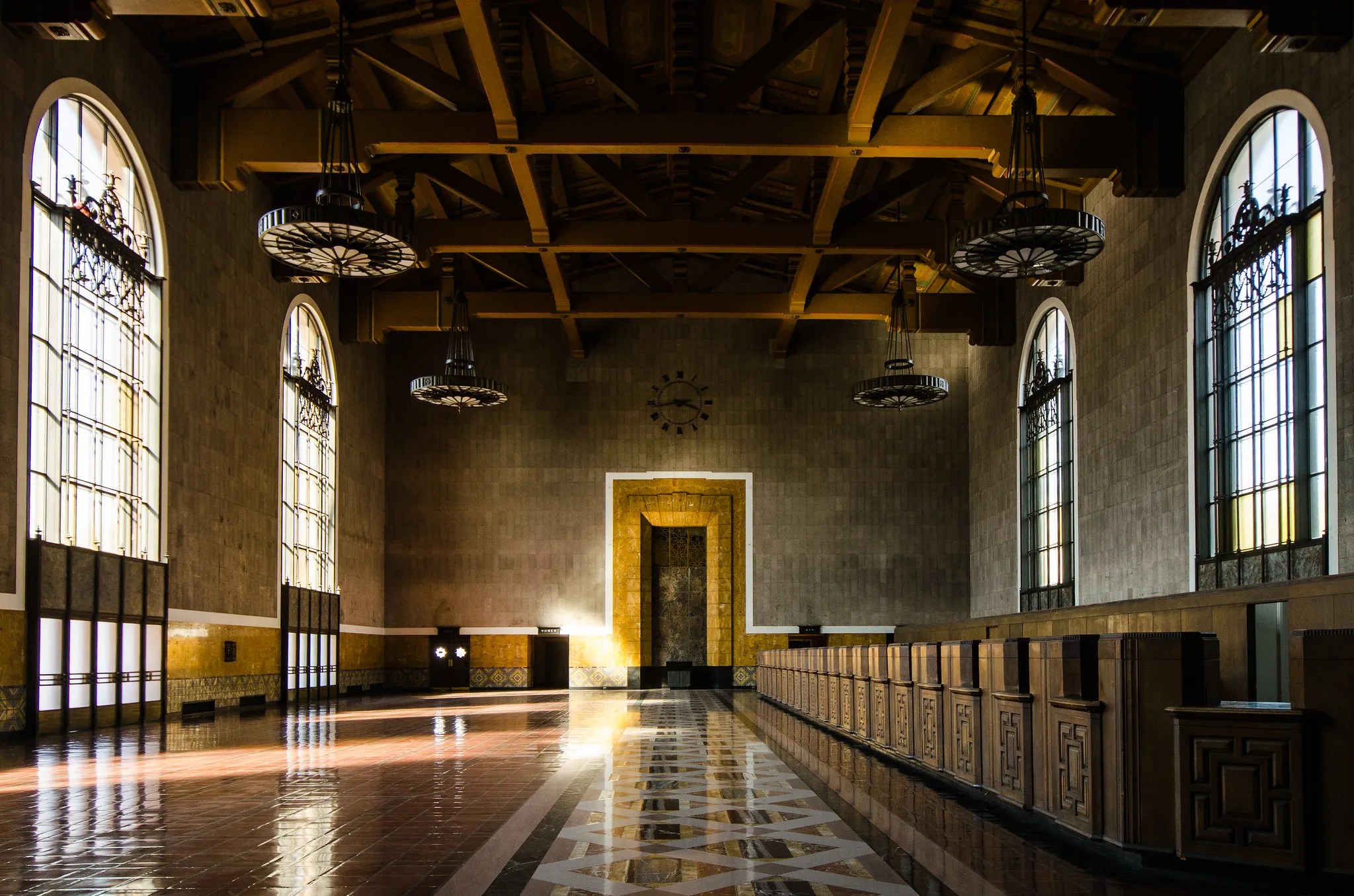 How to Reduce Echo in a Large Room with High Ceilings Range of Sounds