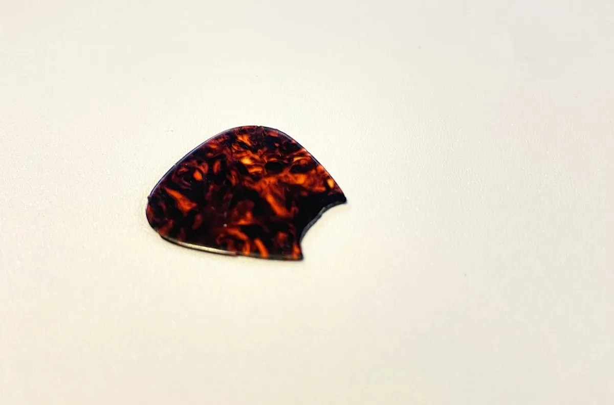 What Can You Use As A Guitar Pick? (4 Alternatives And Substitutes