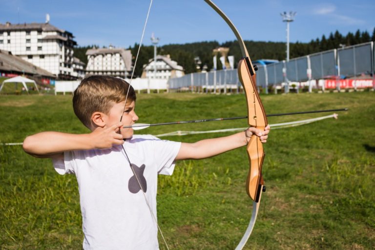How to Aim a Longbow StepbyStep Guide by Veteran Archers