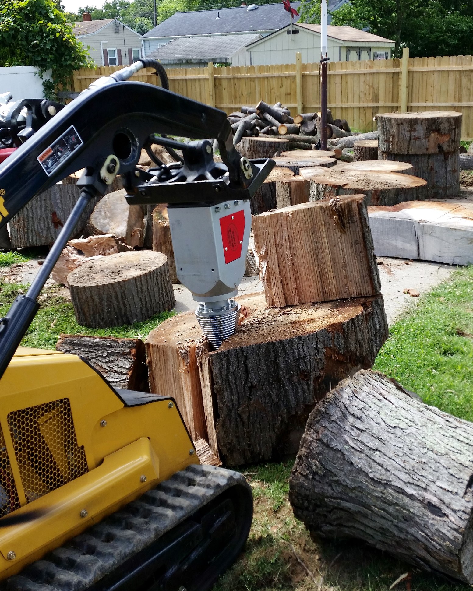 Log Splitting Concrete Pulverizers, Stump Splitter, Excavator