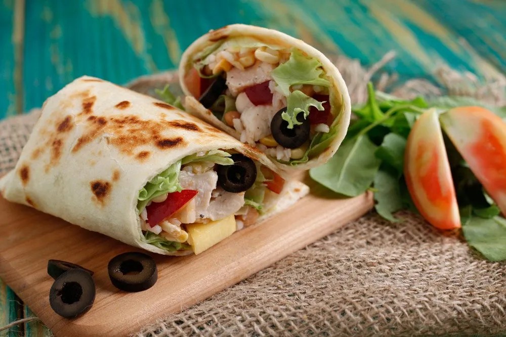 Easy Spicy Chicken & Bean Burritos मसालेदार चिकन और बीन बुरिटोस Recipe