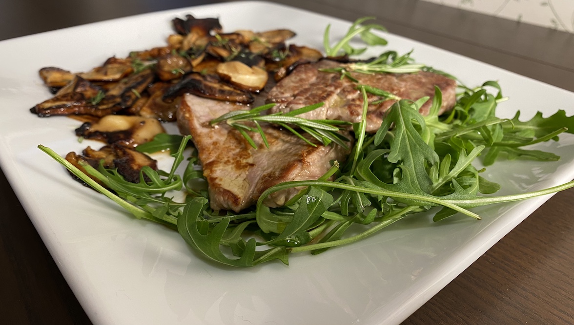 Filetto appassionato con contorno di funghi porcini Raparelli