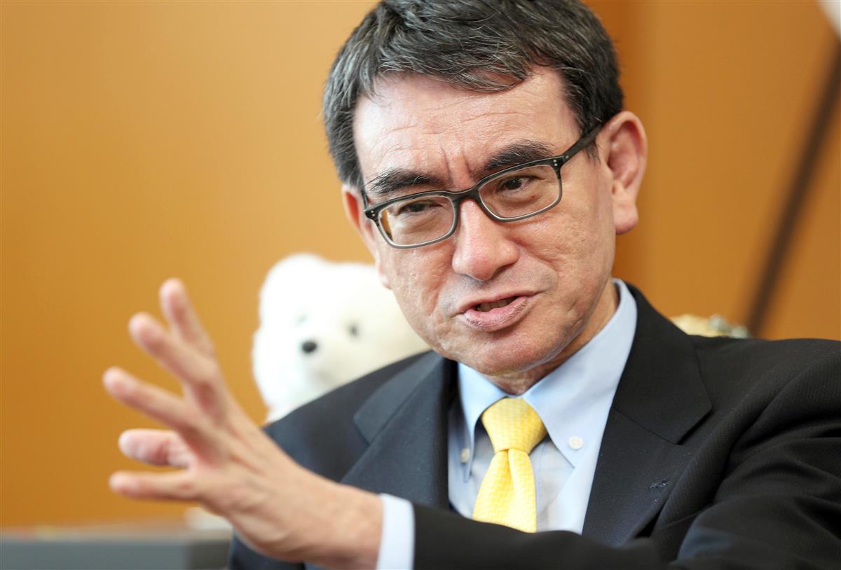 【大量殺戮に加担した報い】高飛車かつ変人と言われる河野太郎、一転して“謝罪太郎”に変身 政界からも国民からも嫌われ窮地に立たされる