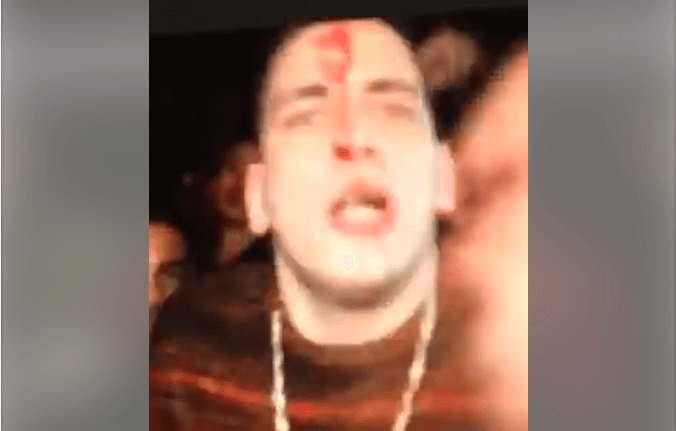 Video online Gzuz schlägt sich ein Sektglas ins Gesicht Raptastisch